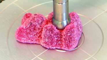 Análise de textura em alimentos - indentador de compressão em ursinho de gelatina